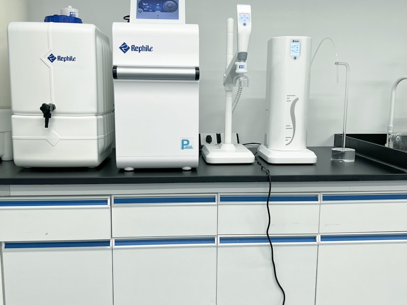 Laminar Flow Hoods & Clean Benches